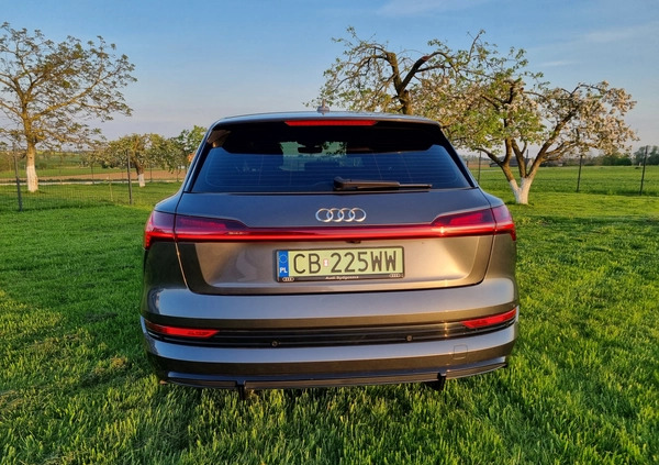 Audi e-tron cena 198500 przebieg: 90600, rok produkcji 2022 z Grudziądz małe 497